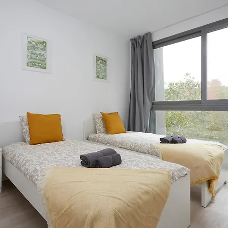 Three Bedroom Two Bathroom Close To Beach