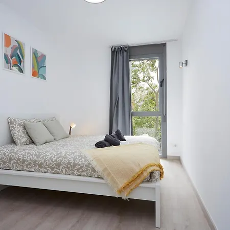 Three Bedroom Two Bathroom Close To Beach דירה *