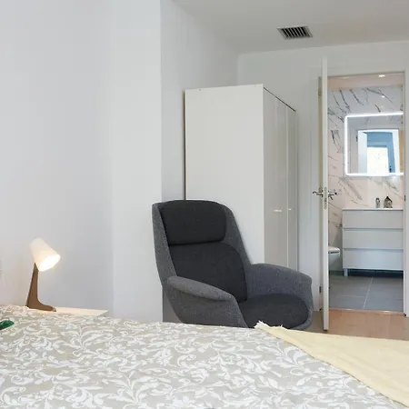 Three Bedroom Two Bathroom Close To Beach Barcelona