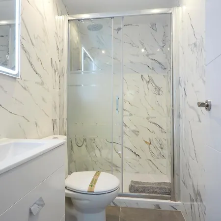 Three Bedroom Two Bathroom Close To Beach * ברצלונה