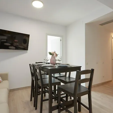 Three Bedroom Two Bathroom Close To Beach Apartment Barcelona