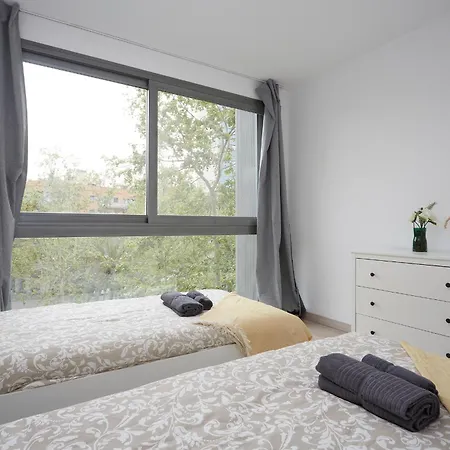 Three Bedroom Two Bathroom Close To Beach דירה *
